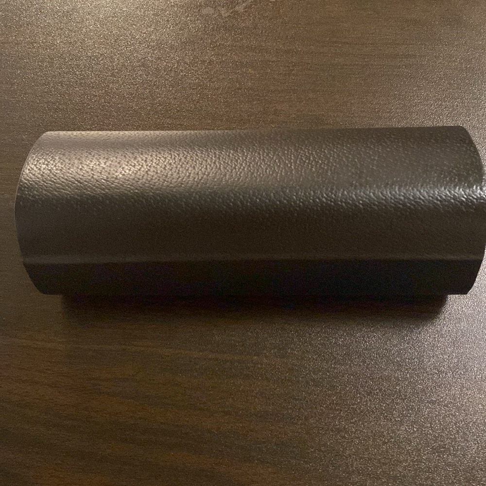 Burberry Sunglasses Case in pristine condition.  No call outs. - Picture 3 of 6
